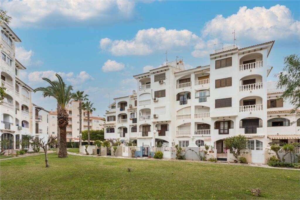 Beautiful Apartment With 2 Bedrooms Close To Beach Torrevieja Exterior foto
